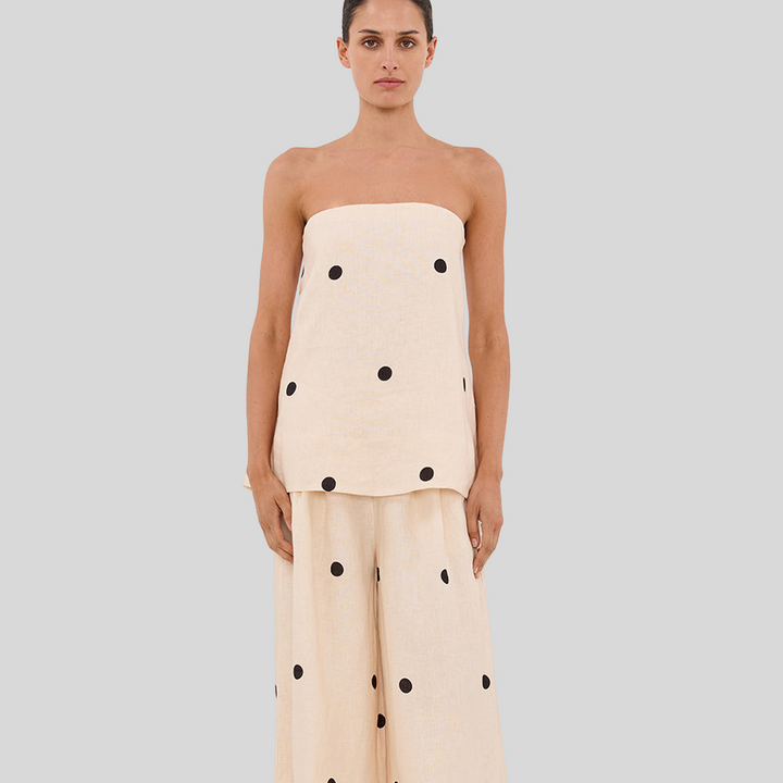 Bequemes Set aus Trägerlosem Top und Weiter Hose | Sommer