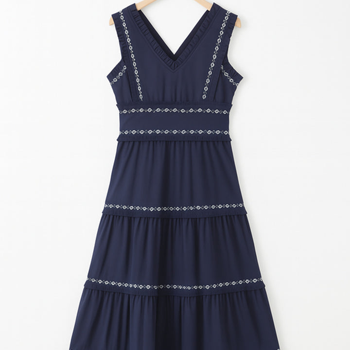 Ärmelloses Stufenkleid mit Stickborten-Abschluss | Midi