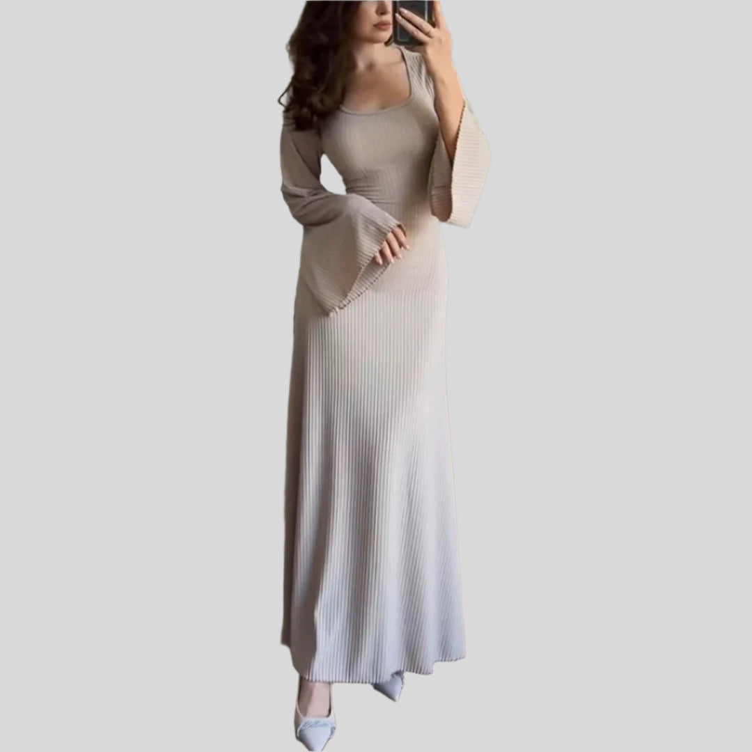 Rippenstrickkleid mit Ausgestellten Ärmeln | Maxi