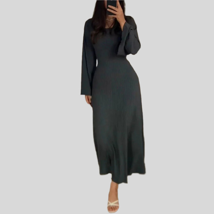 Rippenstrickkleid mit Ausgestellten Ärmeln | Maxi