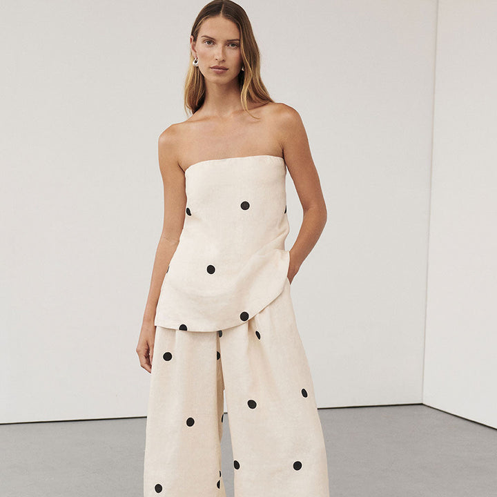 Bequemes Set aus Trägerlosem Top und Weiter Hose | Sommer